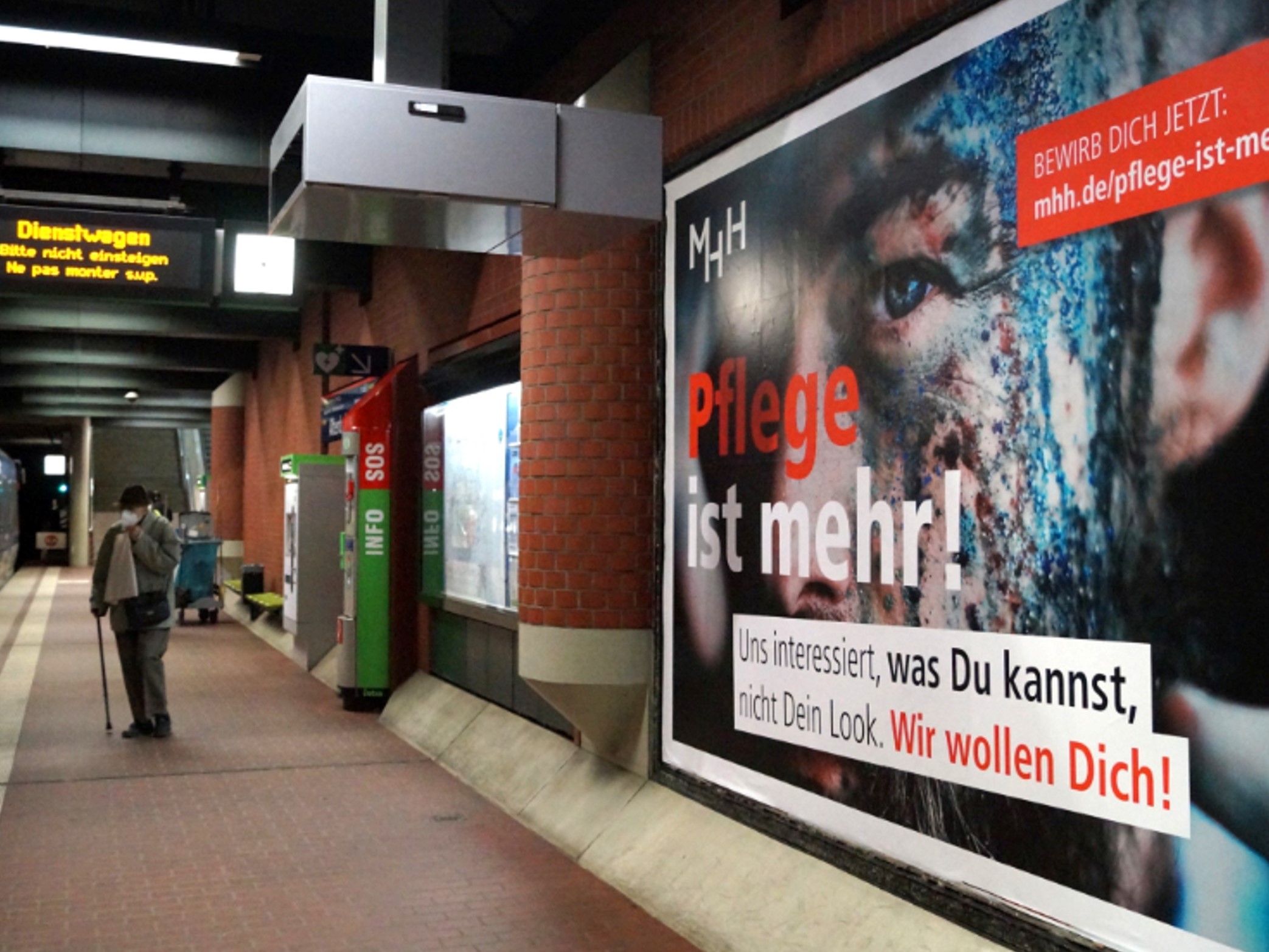 Werbung Großfläche in Station der Stadtbahn